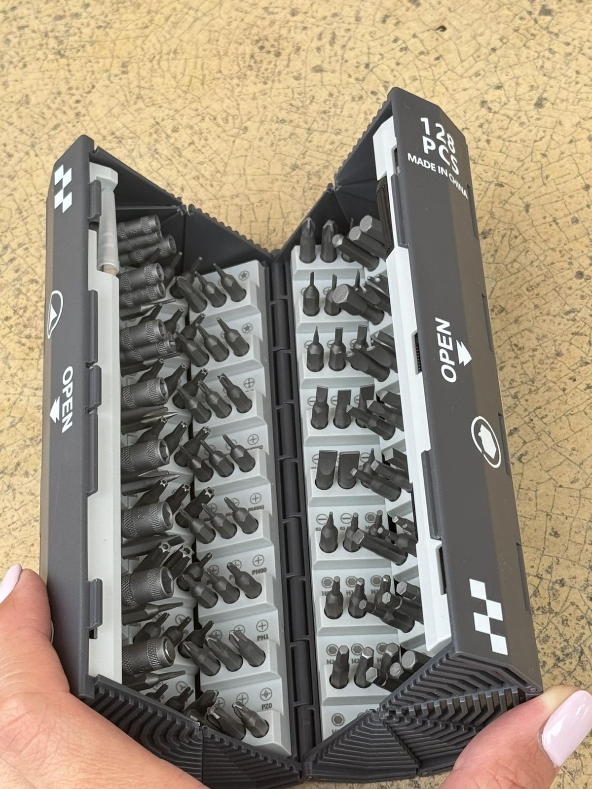 Komplet Odvijača – 128 Magnetnih Nastavaka za ELEKTRONIKU, namještaj, AUTA, bijelu tehniku